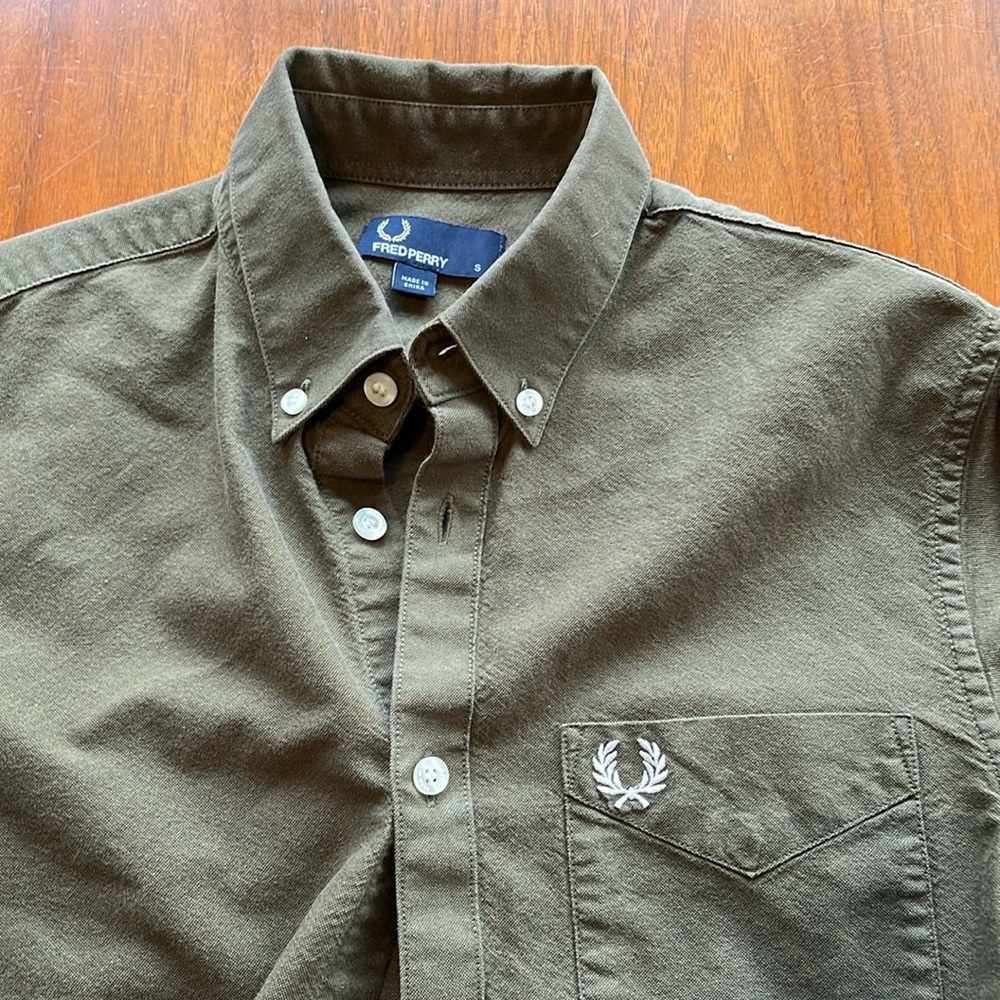 Fred Perry button down - Size Small